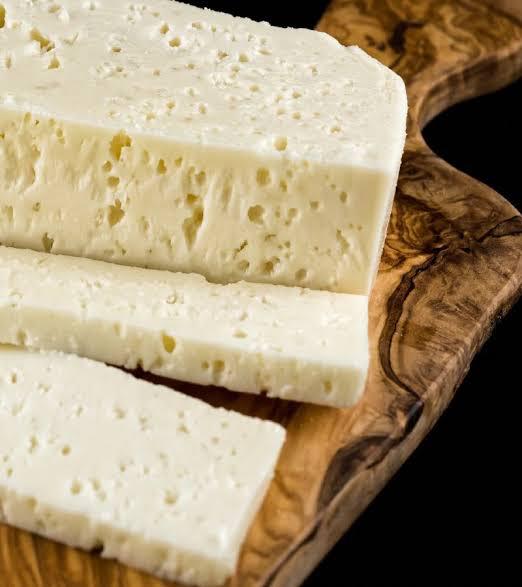 BERGAMA İNEK TULUM PEYNİRİ (AZ TUZLU)